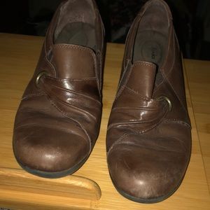 Clarks pumps. Brown leather